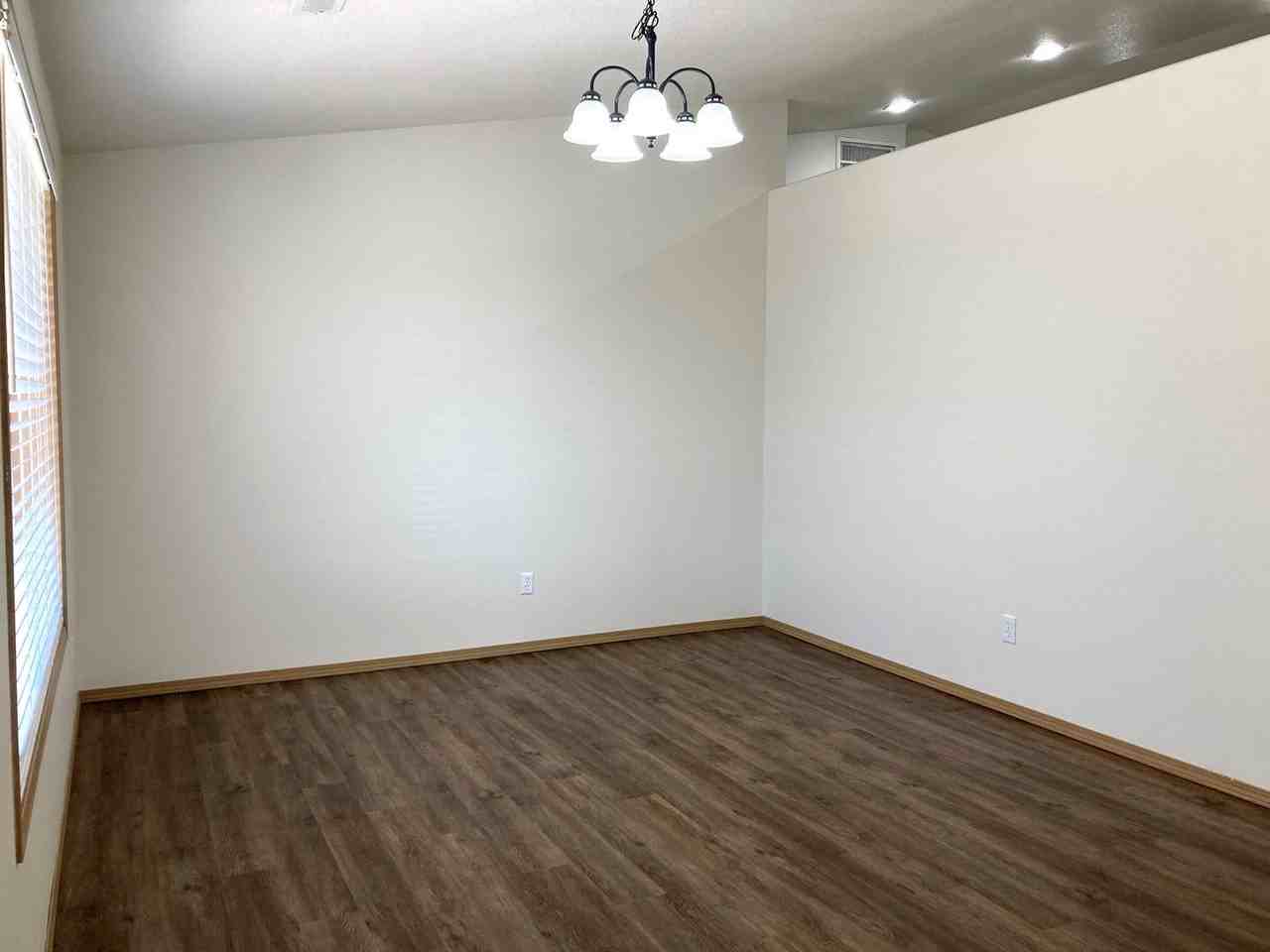 5402 Kirkwood Ln - Photo 5 of 45