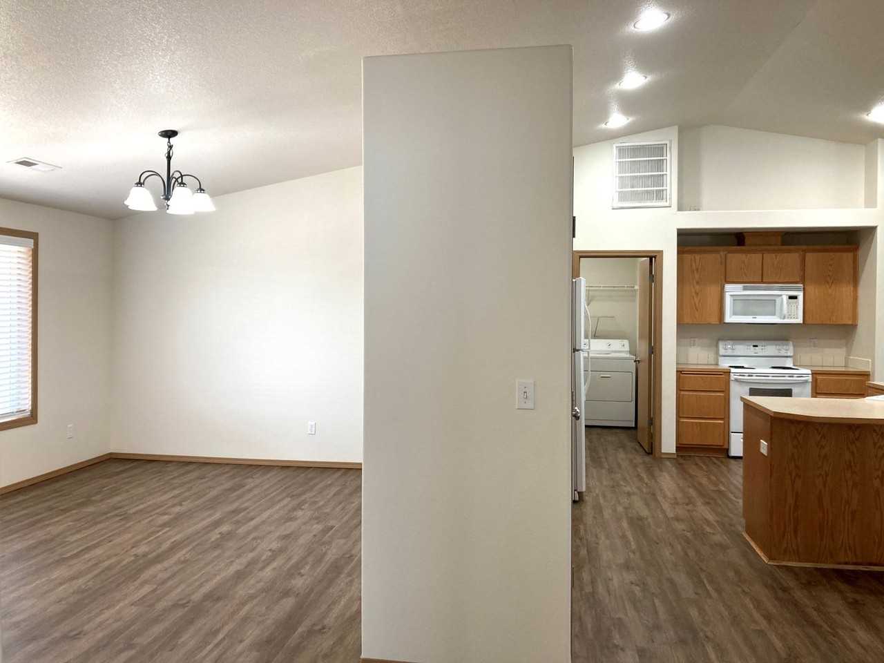 5402 Kirkwood Ln - Photo 6 of 45