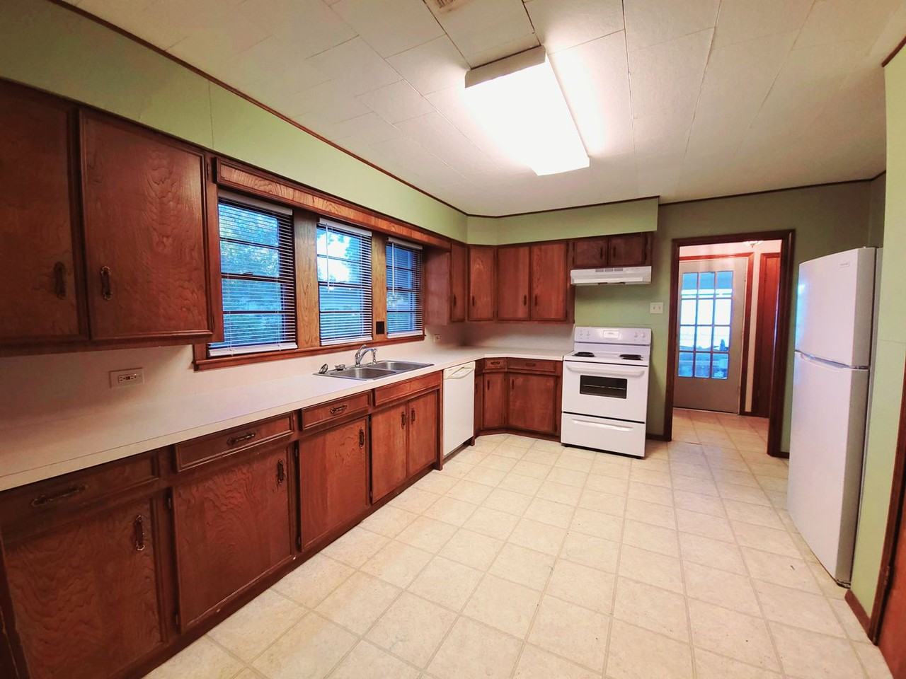 327 Chance St - Photo 2 of 11