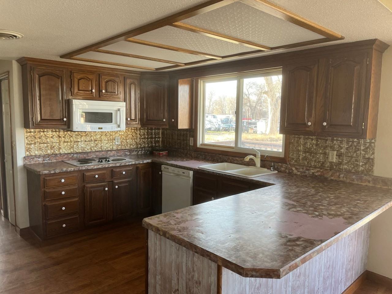 1229 Thiel Rd - Photo 7 of 23
