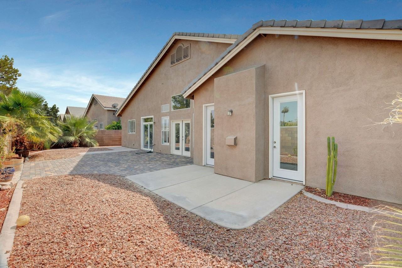 7440 Lansing St - Photo 2 of 50