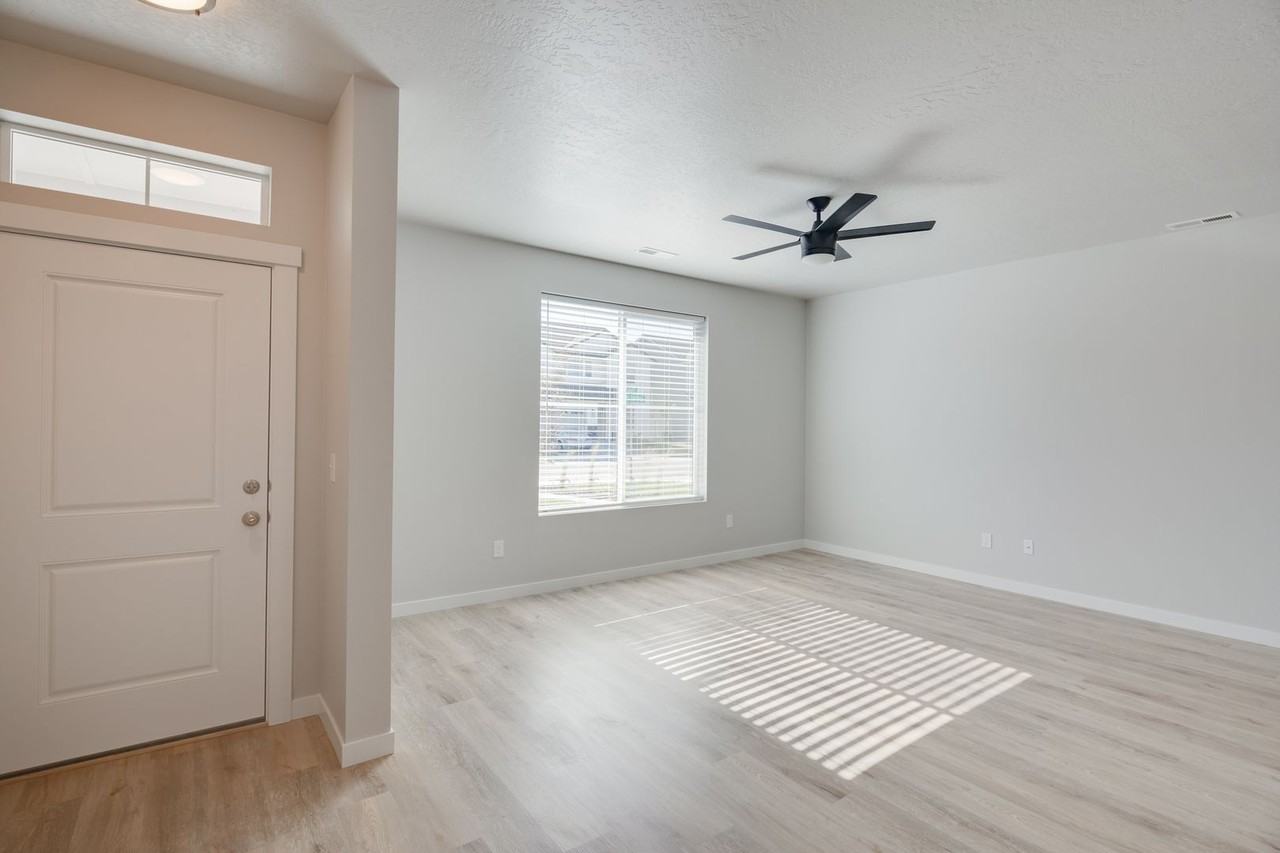 339 S Fritts Ave - Photo 4 of 25