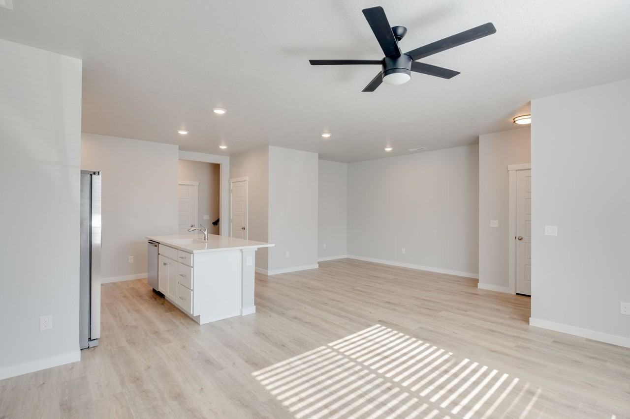 339 S Fritts Ave - Photo 7 of 25