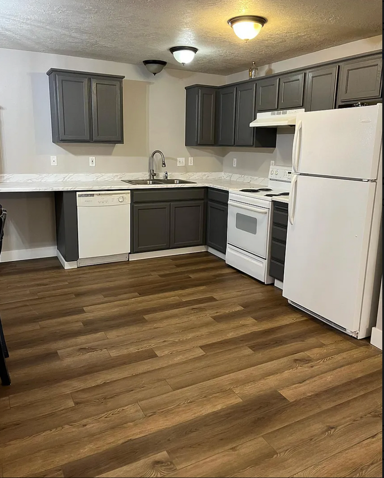 NE Yellowpine Rd - Photo 2 of 16