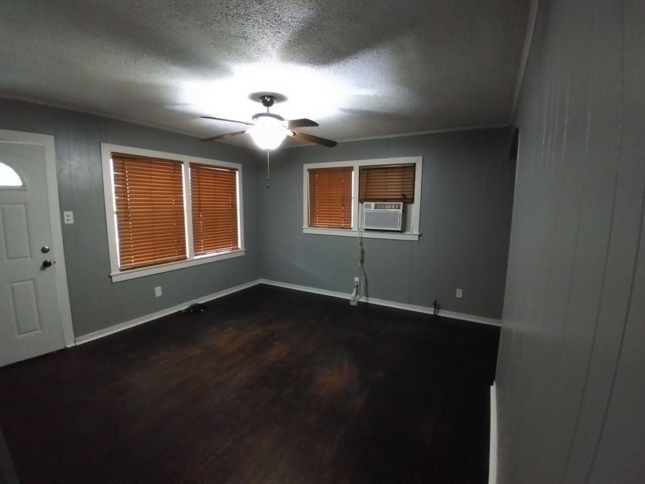 1122 Virginia St - Photo 2 of 8