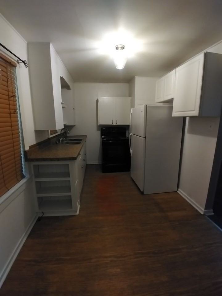 1122 Virginia St - Photo 3 of 8