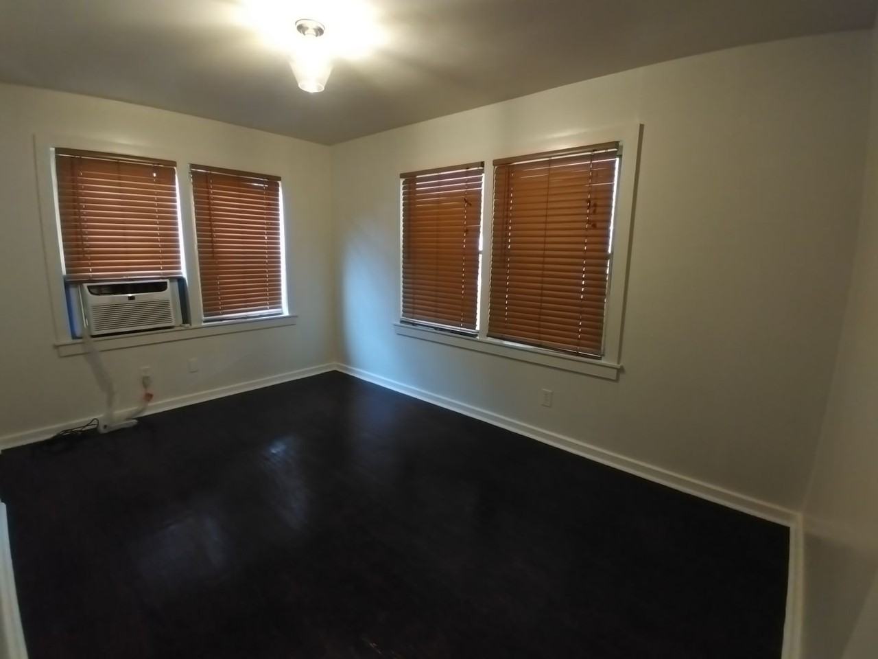 1122 Virginia St - Photo 4 of 8