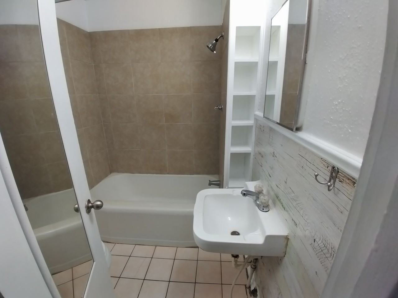 1122 Virginia St - Photo 6 of 8