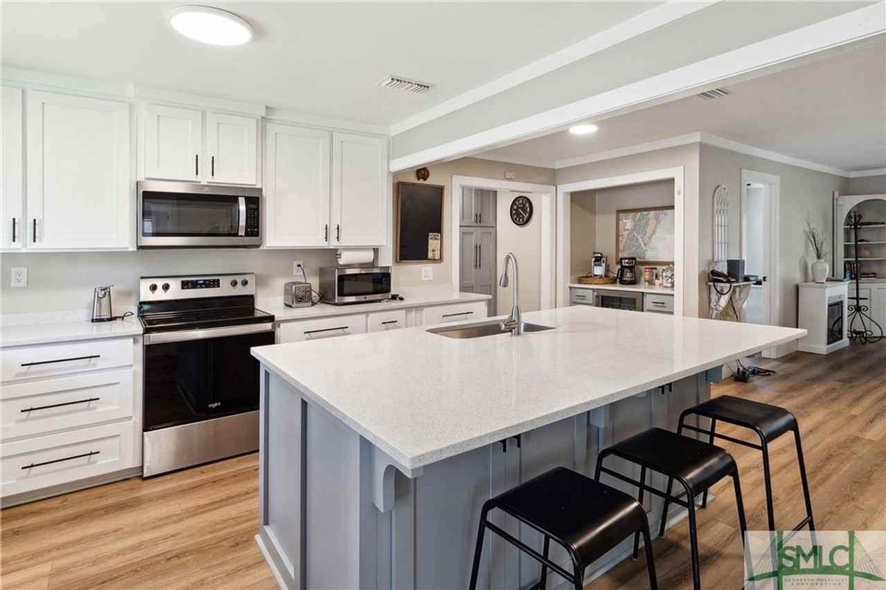 1013 Cedar St Ne - Photo 3 of 15