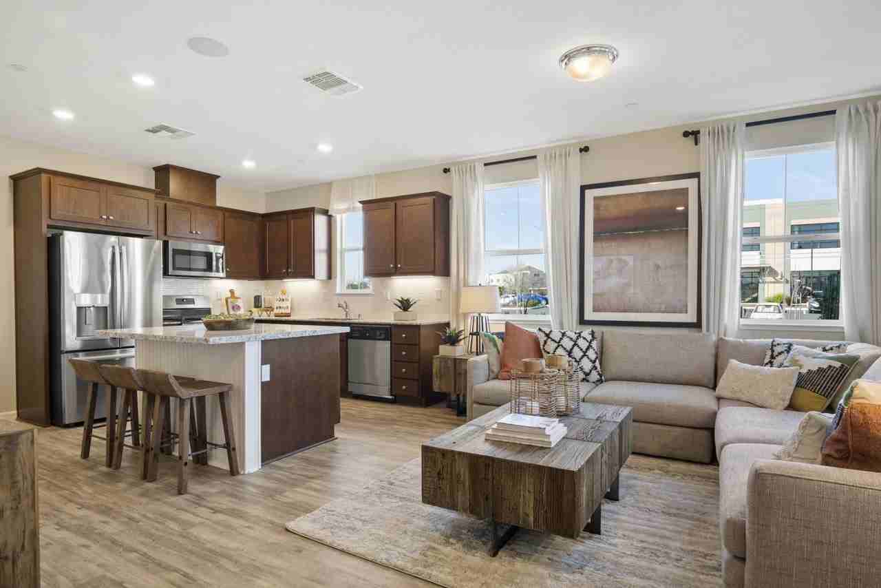 4481 Louvre Ln - Photo 2 of 7