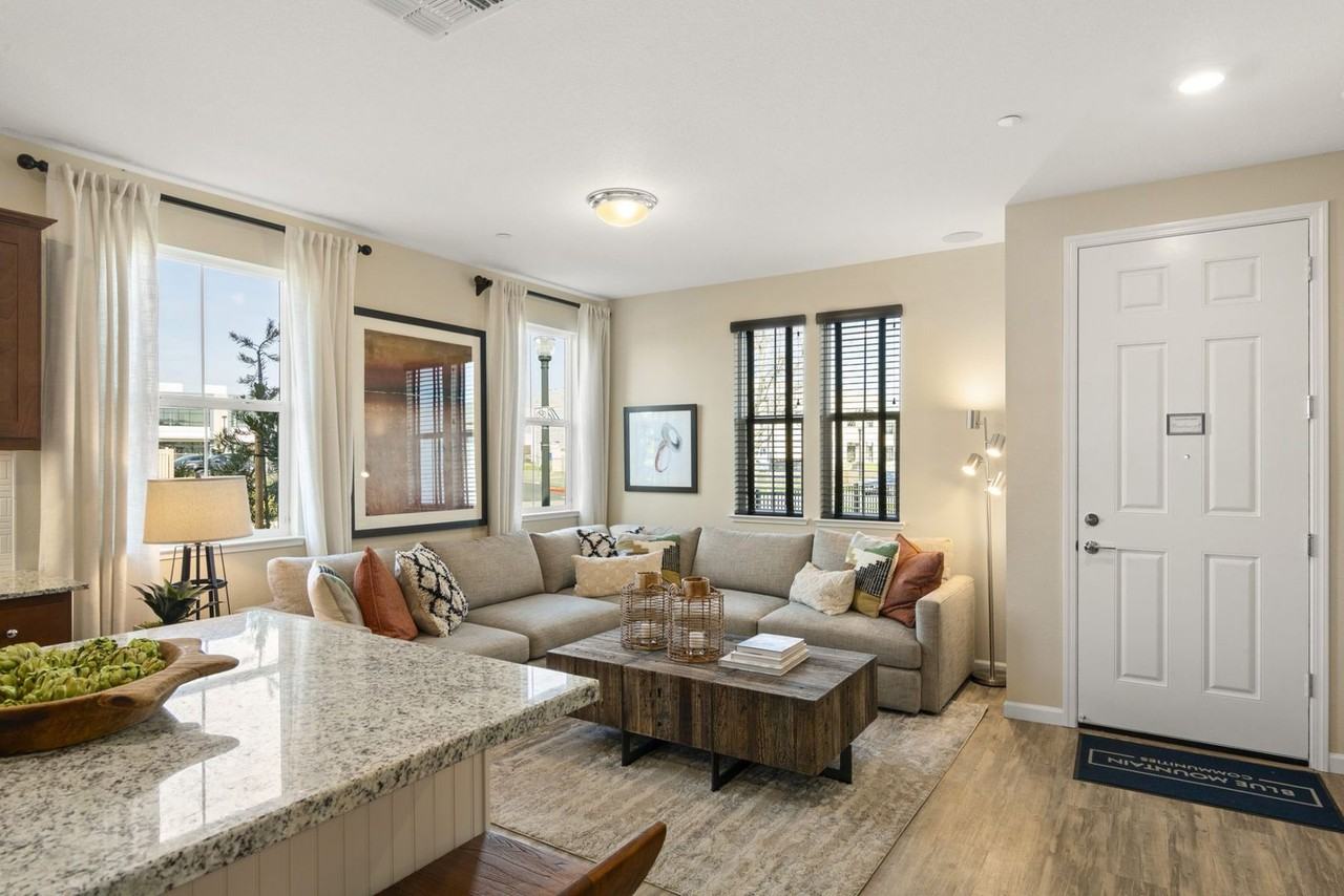 4481 Louvre Ln - Photo 3 of 7