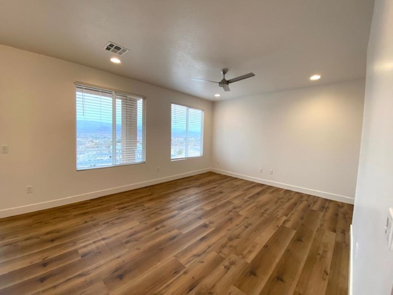 438 N Stone Mountain Dr #52 - Photo 3 of 33