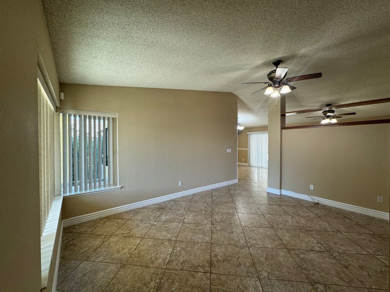 15321 Juniper Ave - Photo 2 of 27