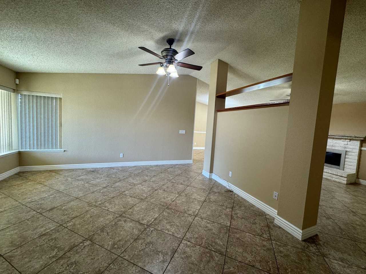 15321 Juniper Ave - Photo 3 of 27