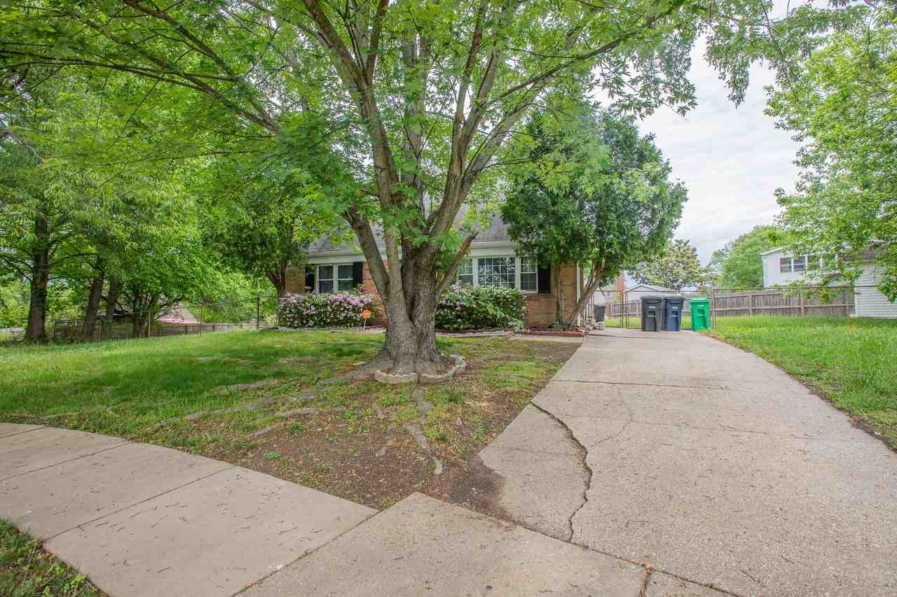 10210 Angora Ct - Photo 2 of 27