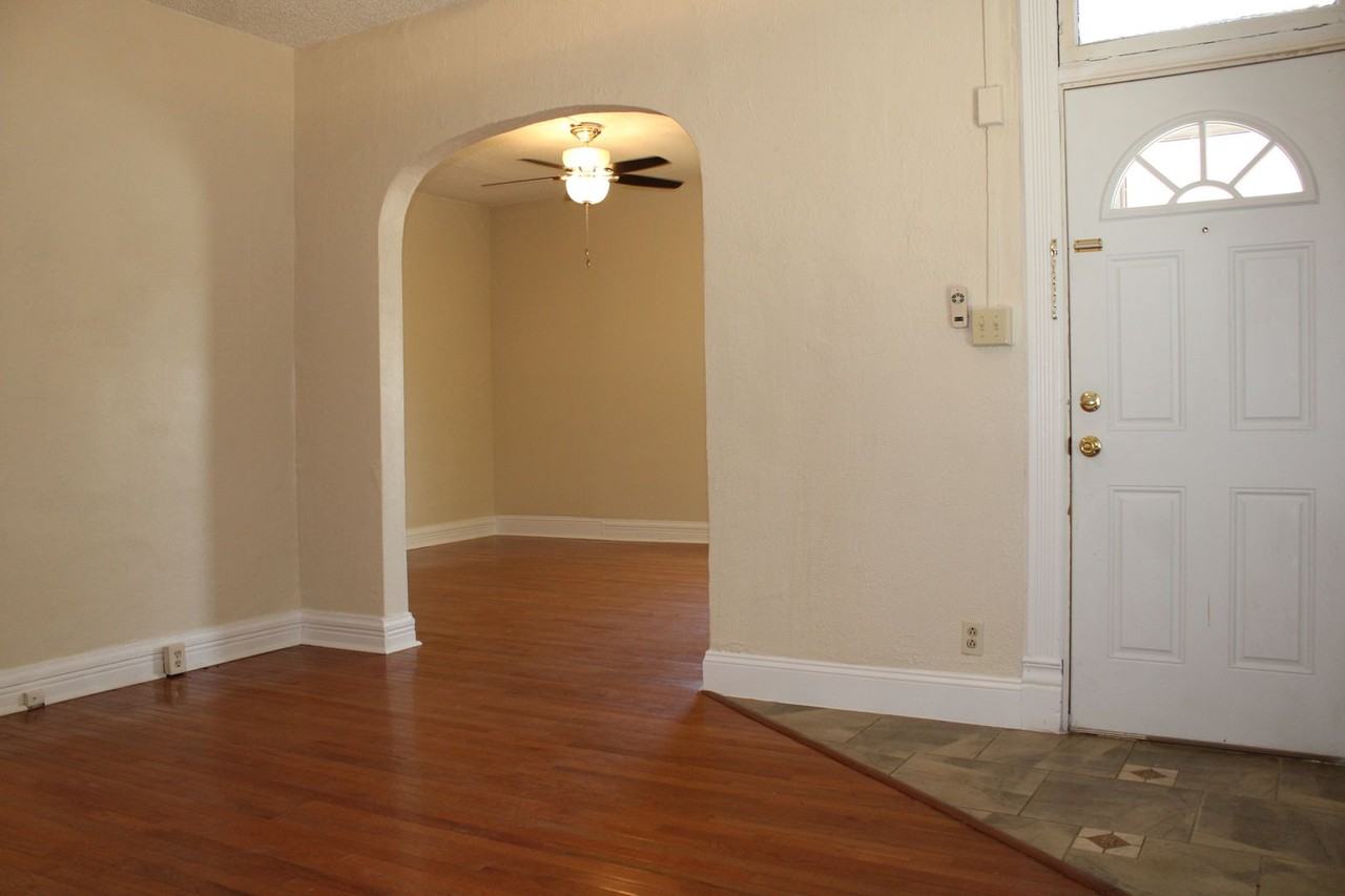 1230 E 10th St - Photo 3 of 20