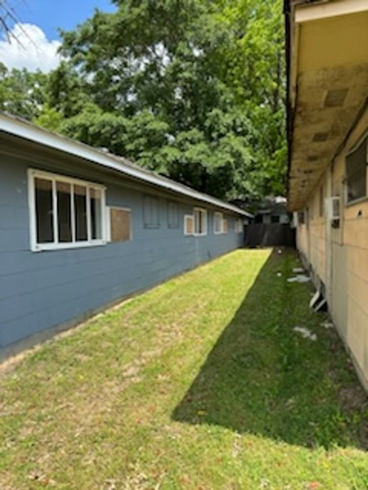 203 Stirling St - Photo 2 of 7