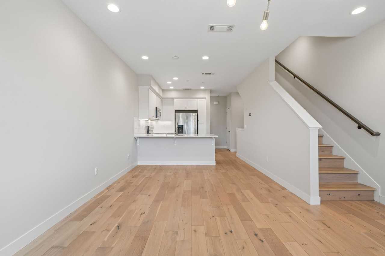 1266 Mission Rd - Photo 5 of 39