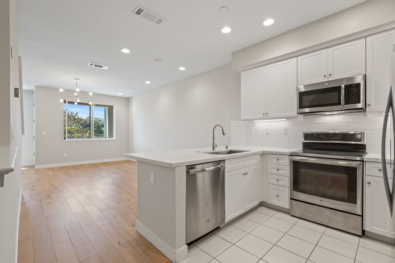 1266 Mission Rd - Photo 6 of 39