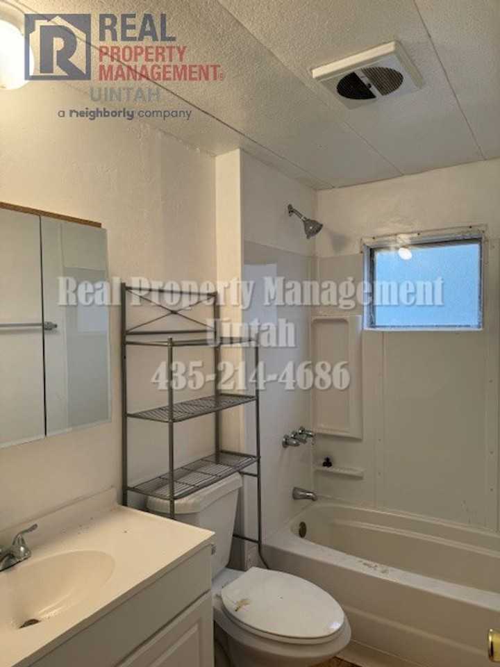 280 E 100 N - Photo 6 of 8