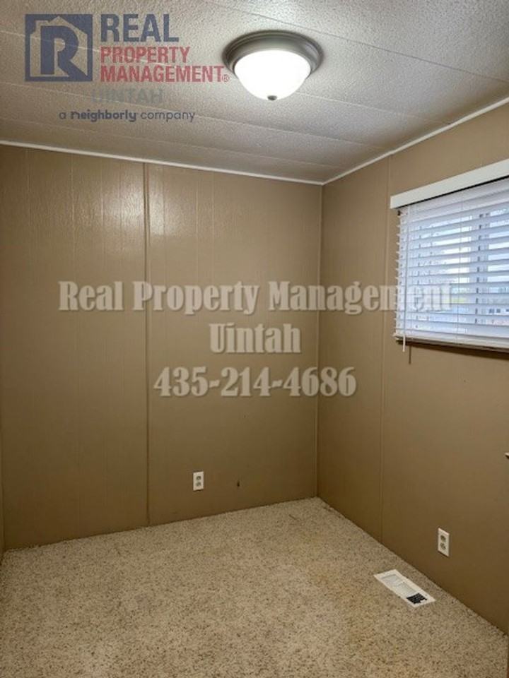 280 E 100 N - Photo 7 of 8