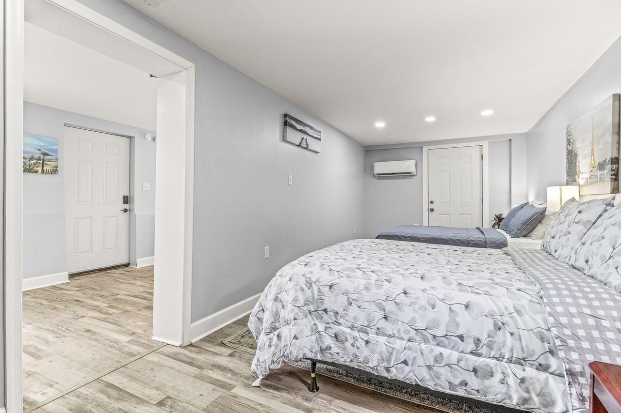 908 908 N 57th Ave  - 908 N 57th Ave #B - Photo 5 of 22