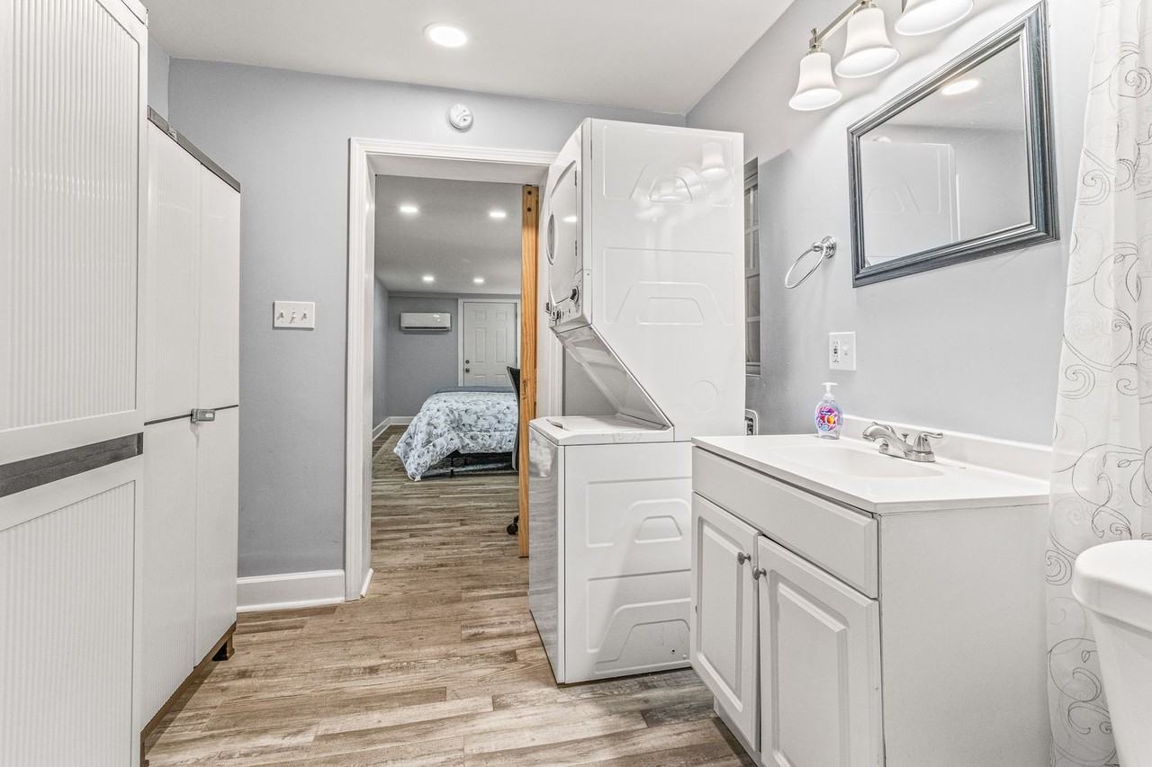 908 908 N 57th Ave  - 908 N 57th Ave #B - Photo 6 of 22