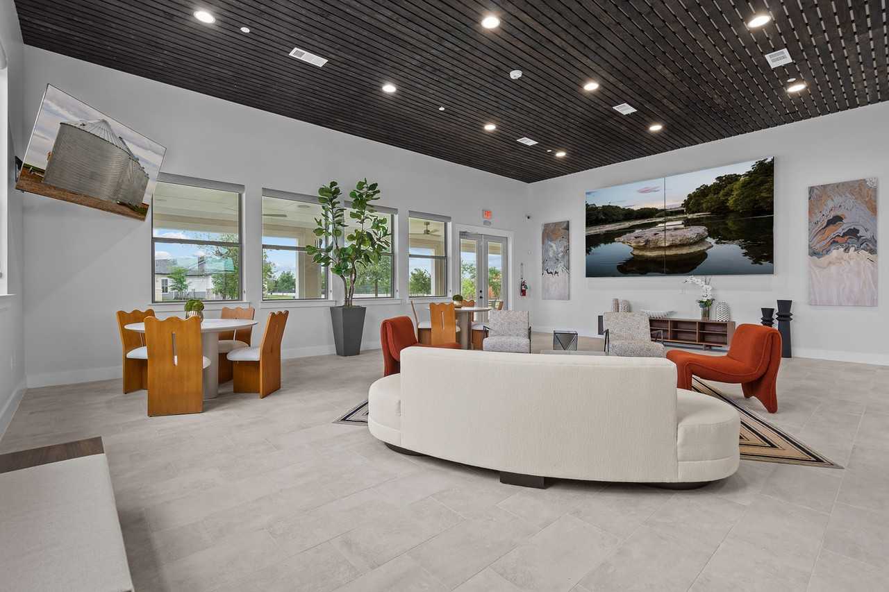 Mansions Eight65 - Photo 4 of 50