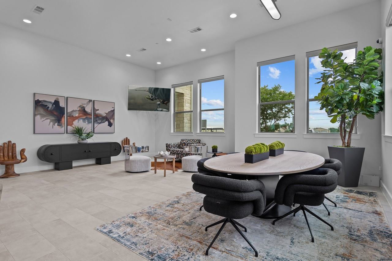 Mansions Eight65 - Photo 5 of 50