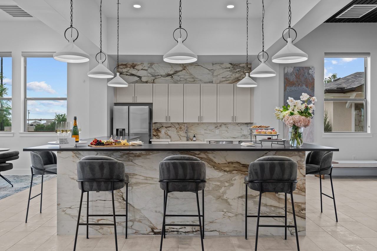 Mansions Eight65 - Photo 6 of 50