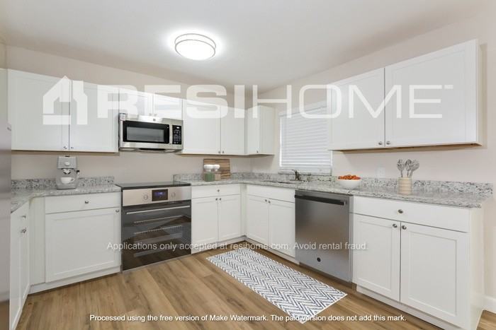 1304 Croyle Dr - Photo 2 of 17