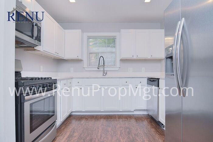 1933 Longleaf Dr - Photo 2 of 16