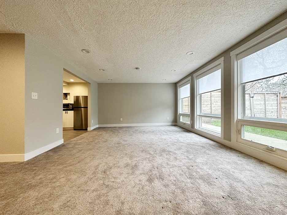 5300 Sw Dover Ln - Photo 3 of 13