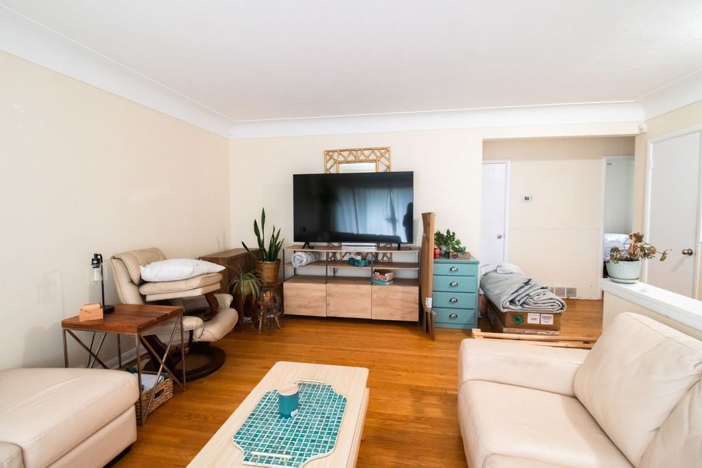 112 Upper Paradise Rd - Photo 2 of 34