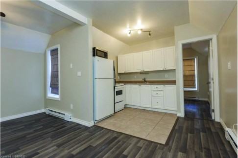 566 Main St E Uppr - Photo 5 of 15