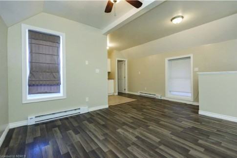 566 Main St E Uppr - Photo 7 of 15