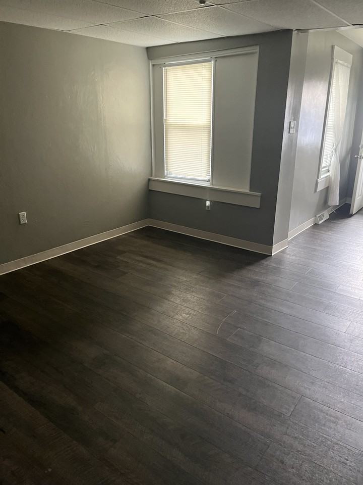 20 E 1st Ave #20 - Photo 7 of 9