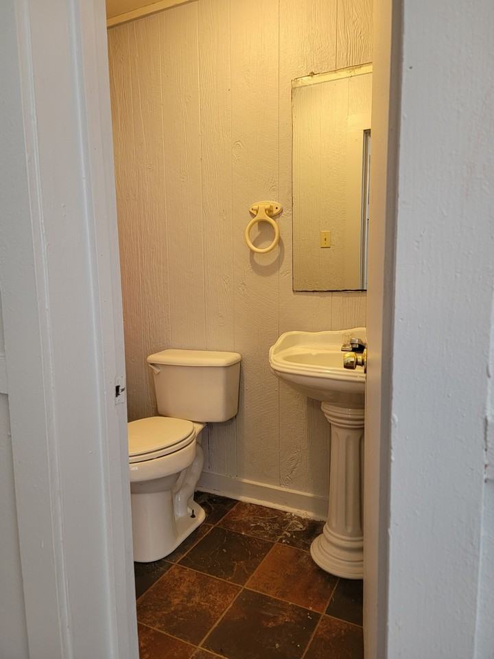 822 Edwards St #1 - Photo 3 of 5