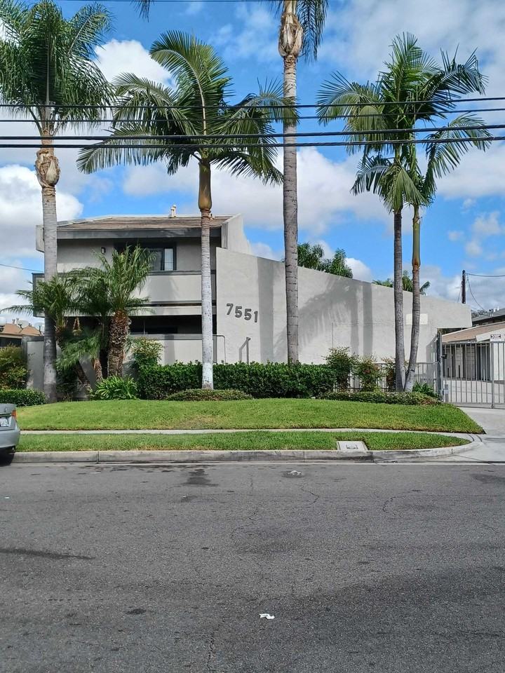 The Palms - Photo 7 of 10