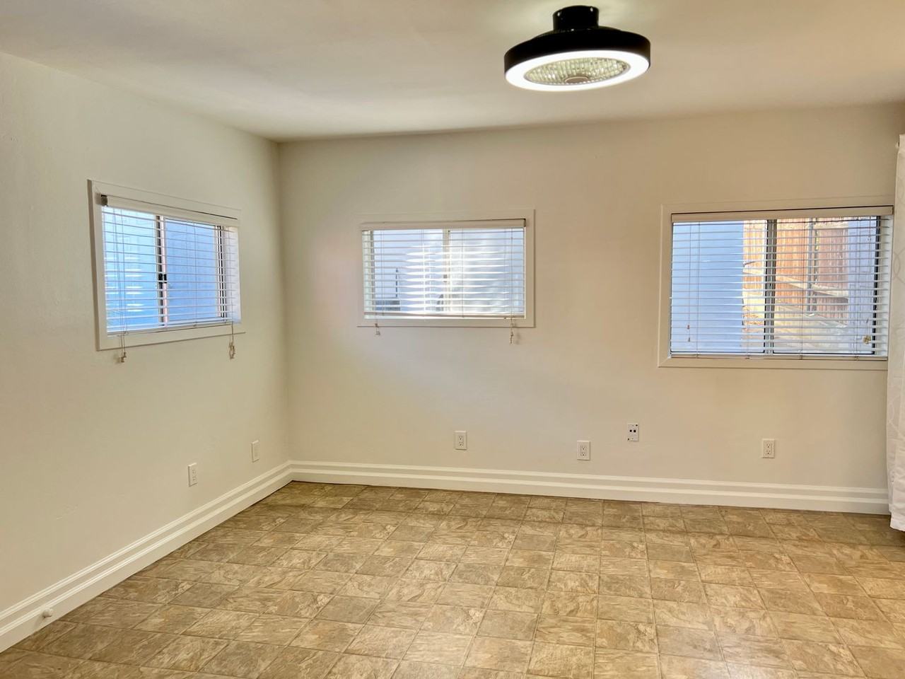 4423 Arizona St - Photo 7 of 11