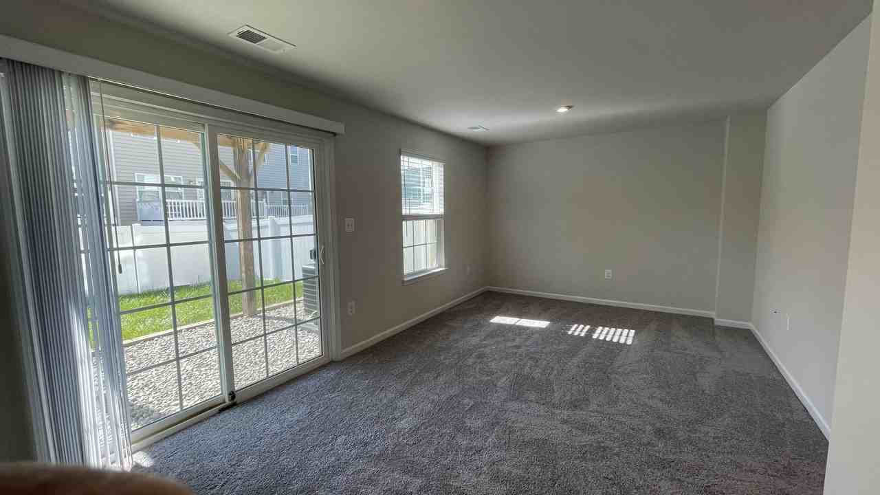 407 Streamview Dr - Photo 3 of 22