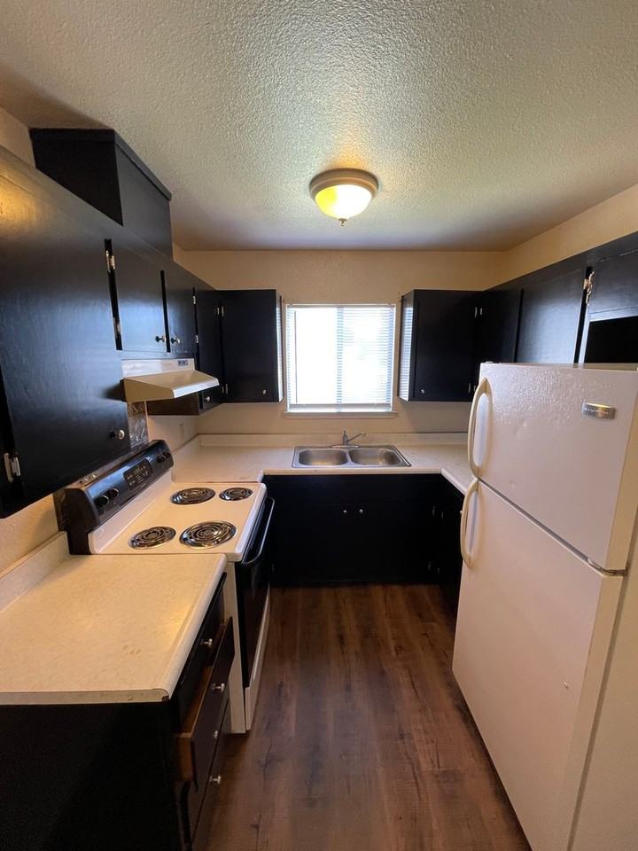 1936 K Street - Photo 3 of 12