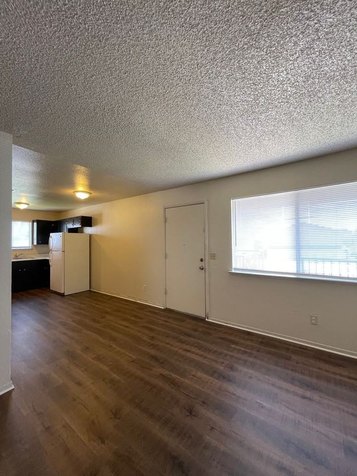 1936 K Street - Photo 4 of 12