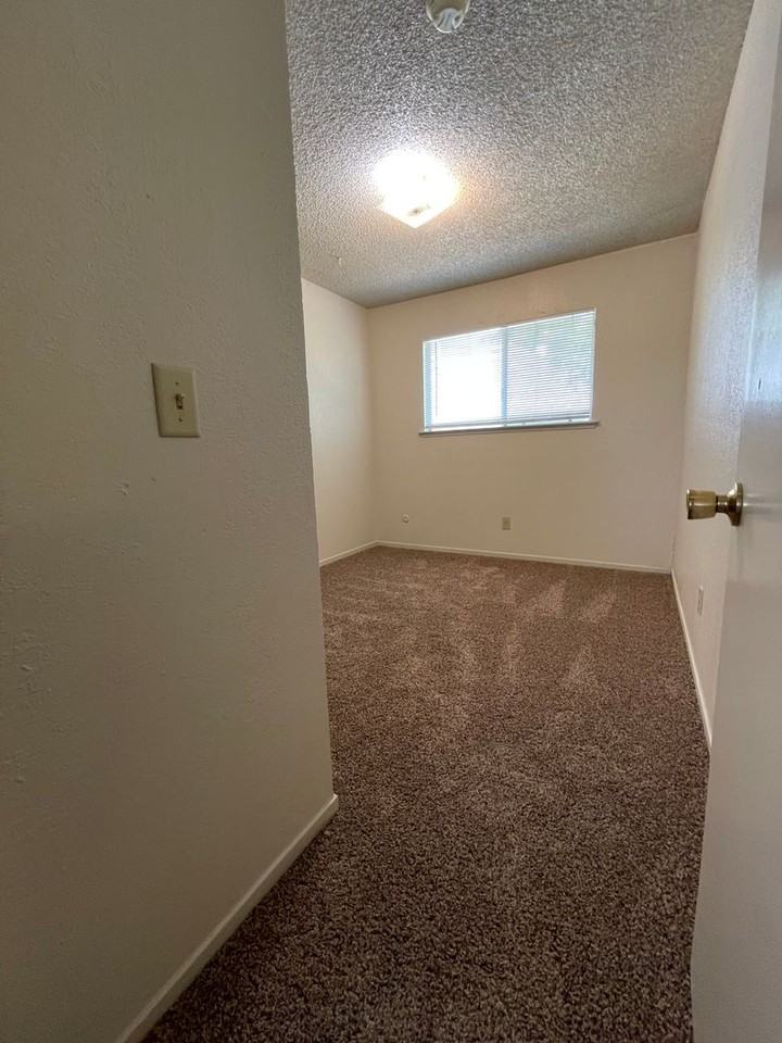 1936 K Street - Photo 6 of 12