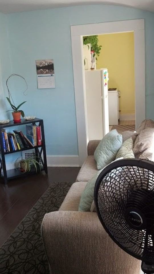 1310 Grant St - Photo 4 of 28