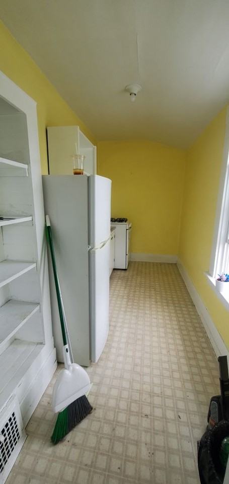 1310 Grant St - Photo 5 of 28