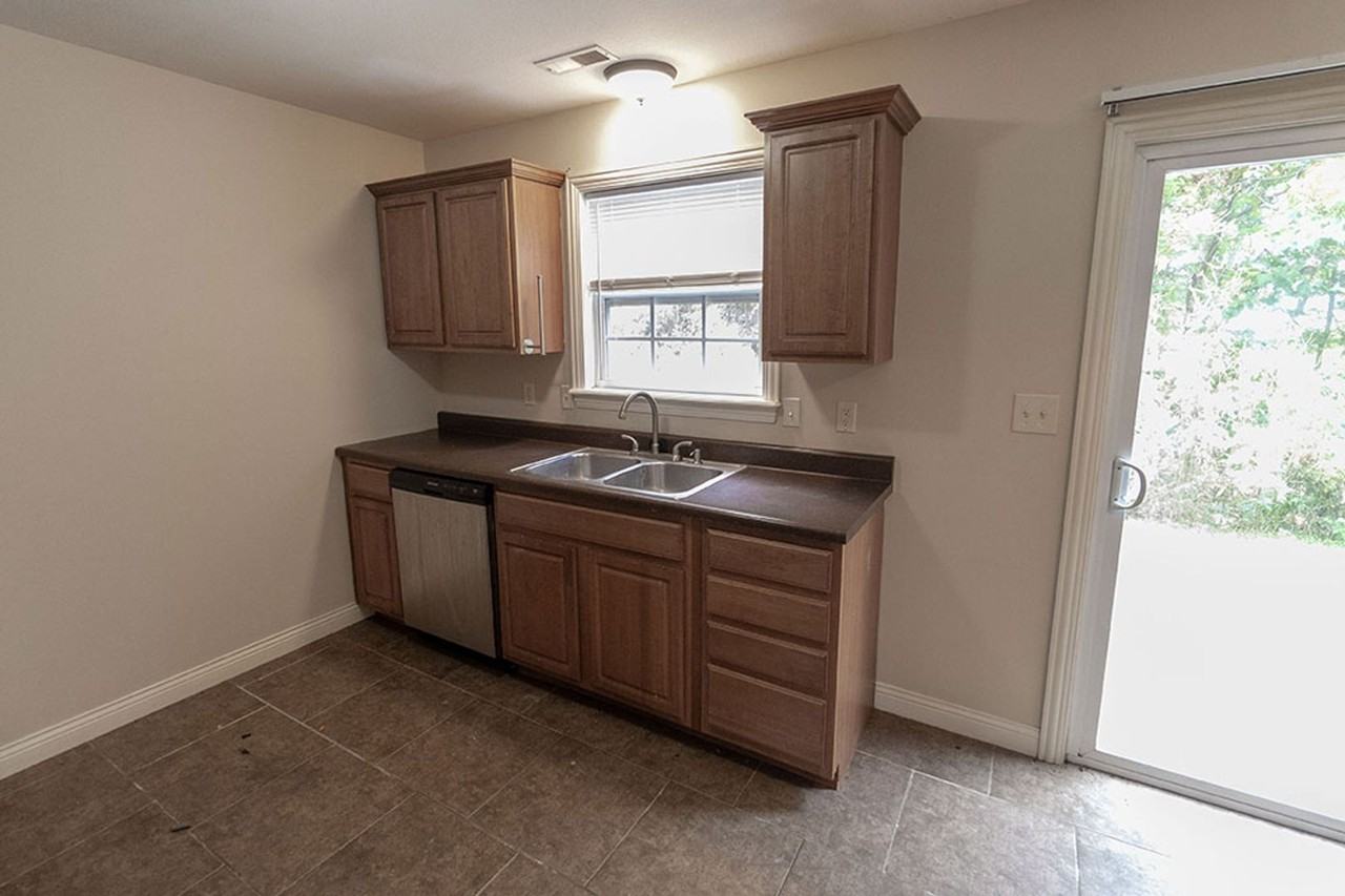 4614 Dehaven Dr - Photo 7 of 32