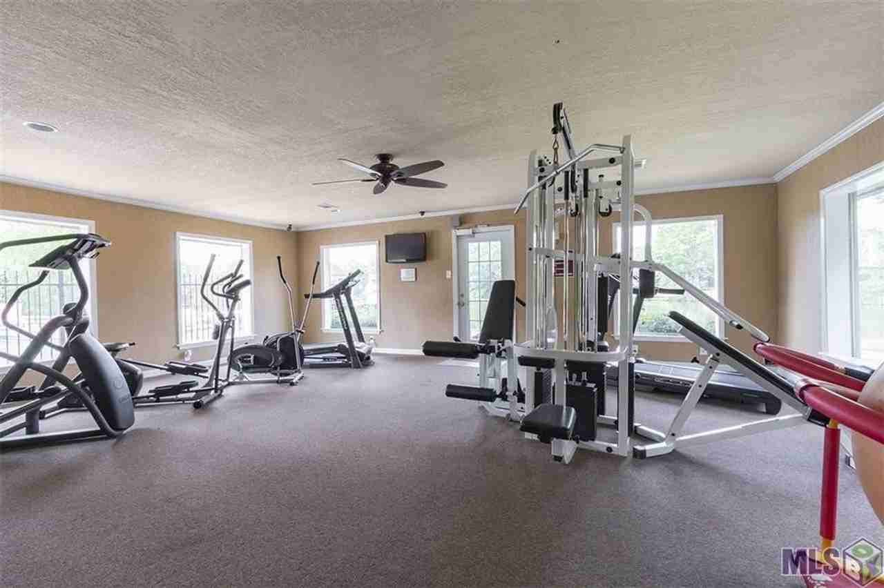 10294 W Winston Ave - Photo 2 of 12