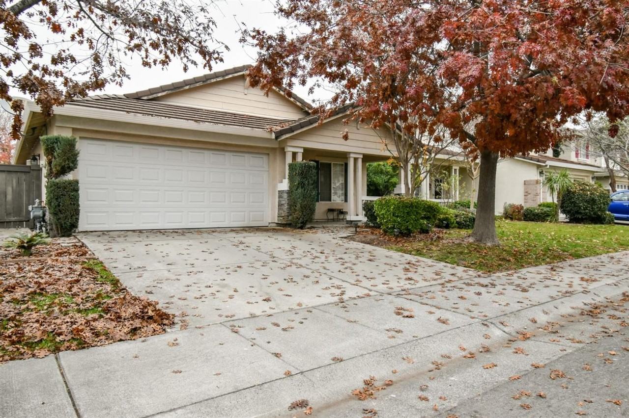 2067 Moonstone Ave - Photo 3 of 19