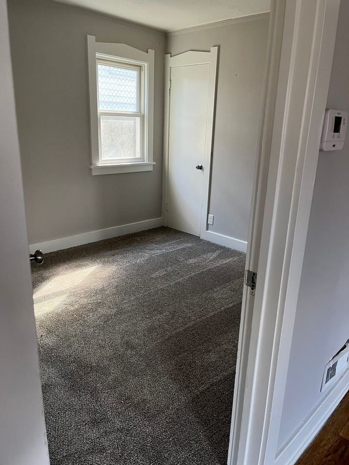2424 S 41st St - Photo 3 of 13